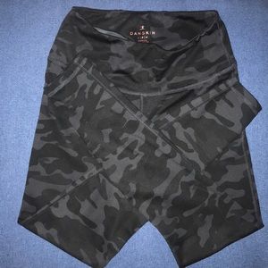 Camo high-waisted leggings